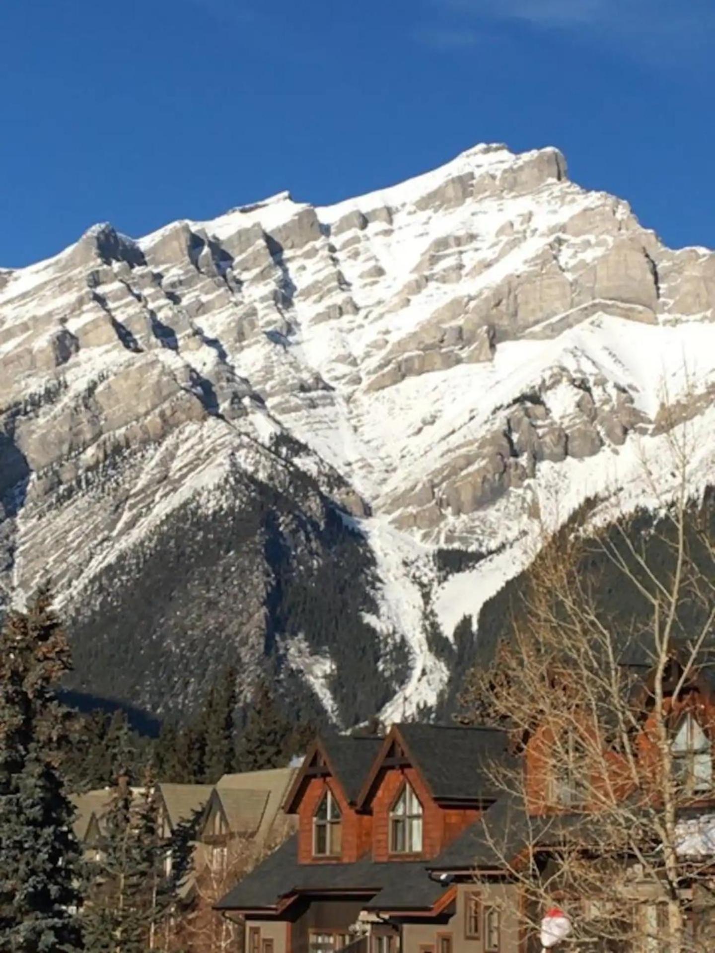 Hillside Bungalows Banff Exterior foto