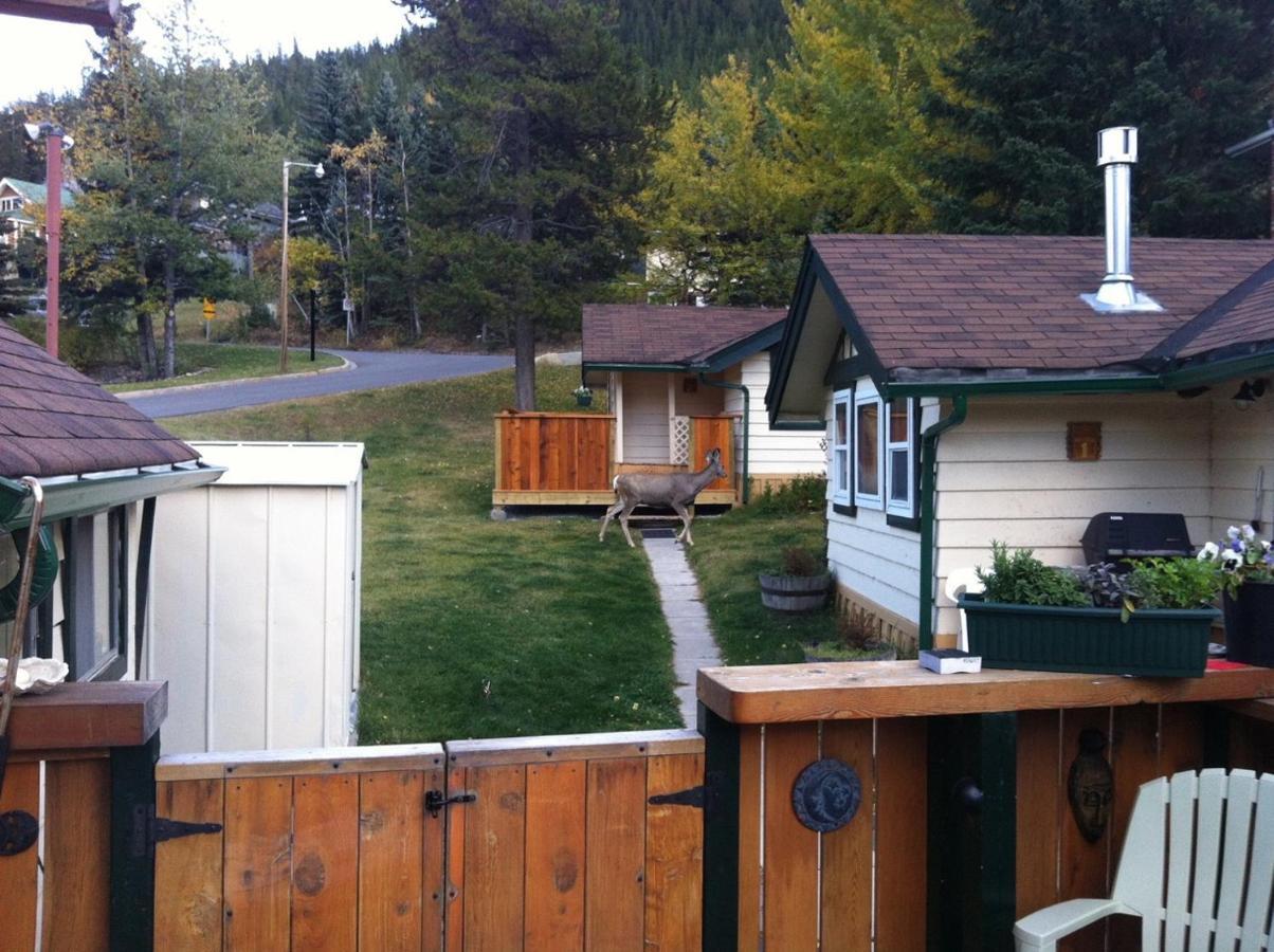 Hillside Bungalows Banff Exterior foto